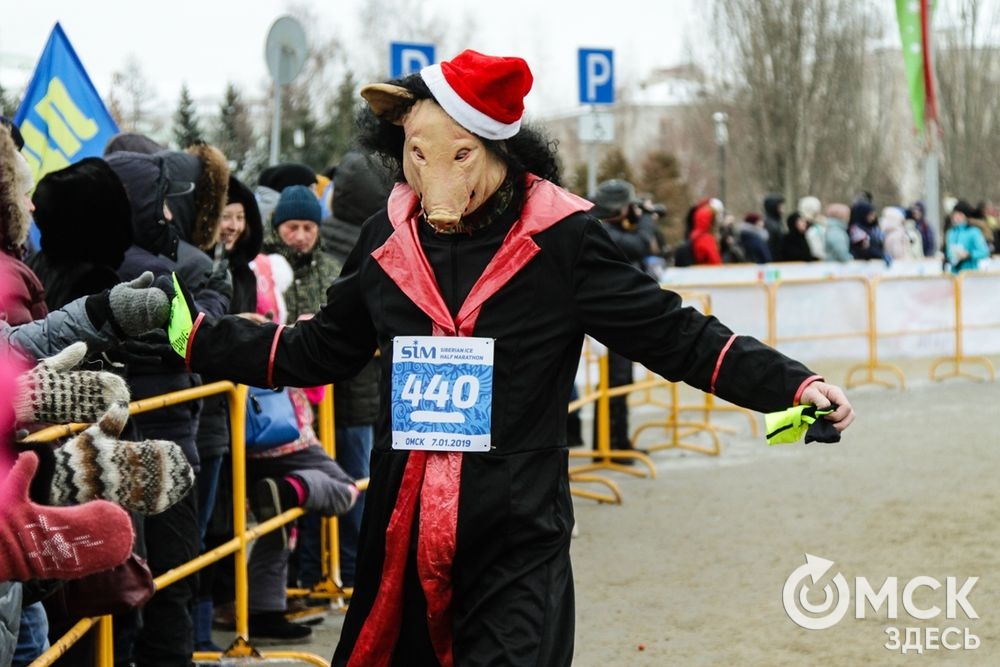 7 января в Омске прошёл 28-ой Рождественский полумарафон. Фото: Екатерина Харламова