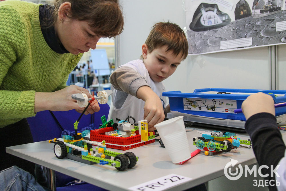 В Омске открылся Сибирский молодёжный робототехнический фестиваль. Фото: Екатерина Харламова