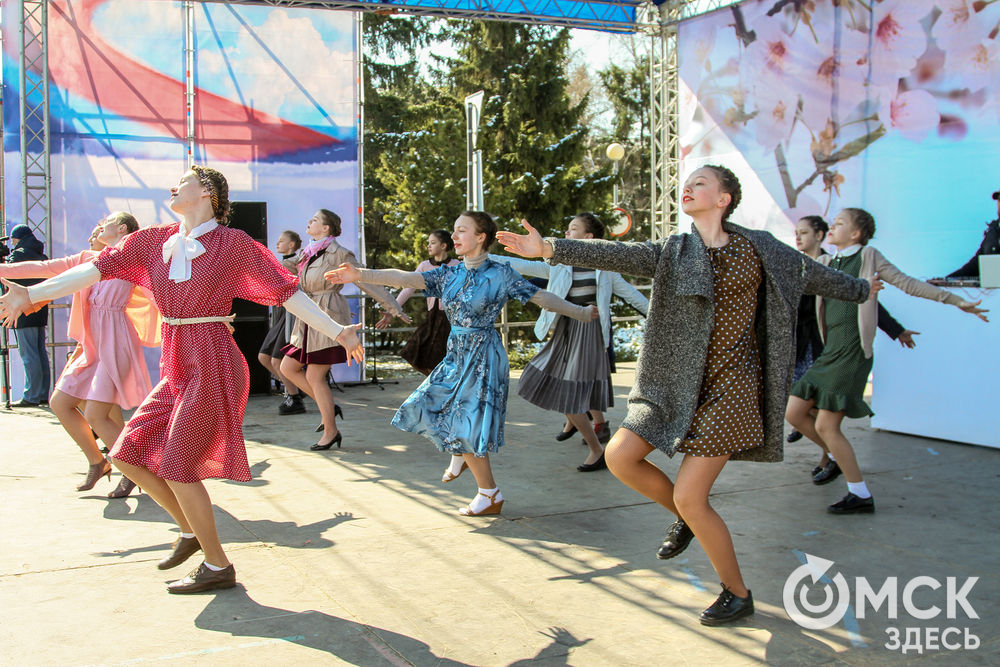 1 мая в центре Омска прошёл праздничный концерт "МАЁВКА55". Фото: Екатерина Харламова