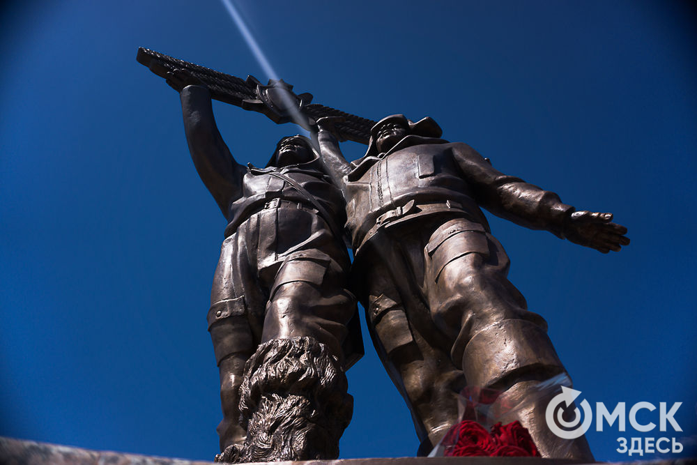 Открытие памятника "Лётчик и техник". Подробности читайте здесь . Фото: Илья Петров