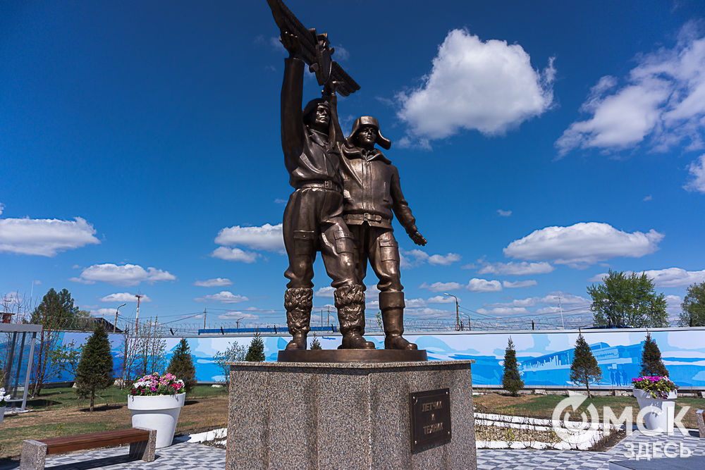Открытие памятника "Лётчик и техник". Подробности читайте здесь . Фото: Илья Петров