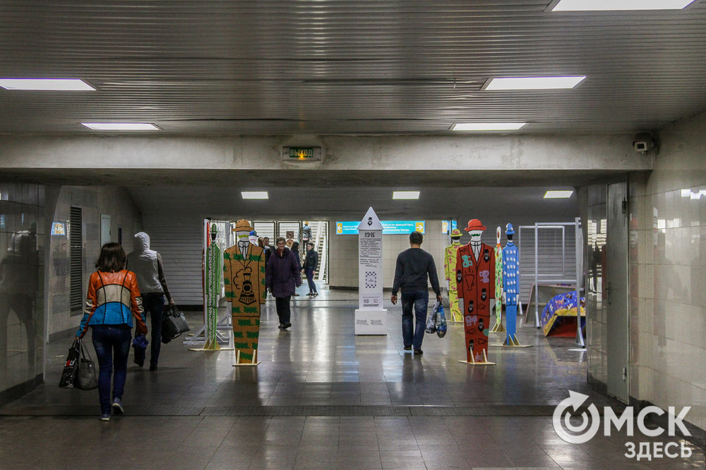 Одна из станций недостроенного омского метро превратилась в выставочное пространство с необычной инсталляцией. Фото: Екатерина Харламова