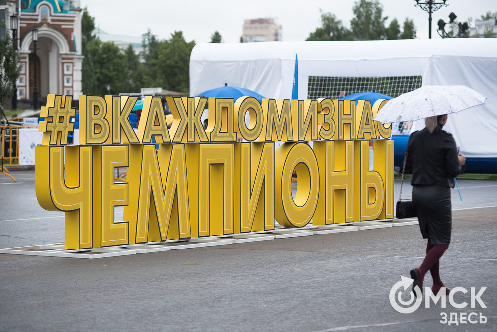 В Омске прошёл Большой фестиваль футбола. Юные омичи не только развлекались, гоняя мяч, но и могли пройти отбор в тренировочный лагерь "Зенита". Фото: Илья Петров