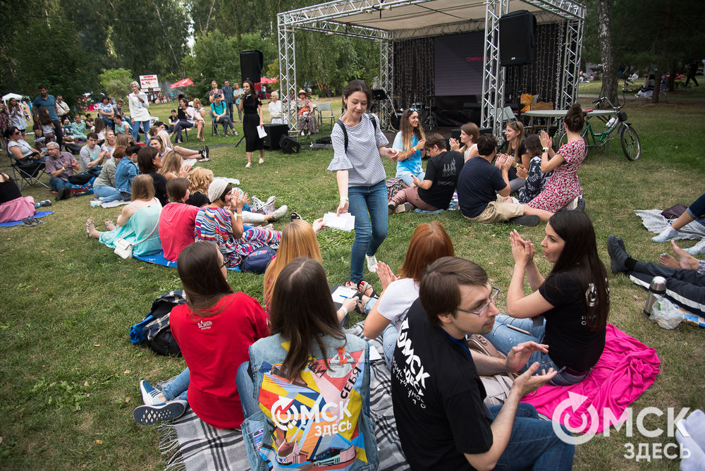 Омичи провели субботний день в парке на Королёва слушая классическую музыку на "СимфоПарке". Для гостей всех возрастов было подготовлено много сюрпризов. Фото: Илья Петров