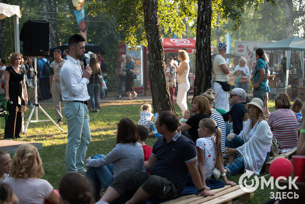 Омичи провели субботний день в парке на Королёва слушая классическую музыку на "СимфоПарке". Для гостей всех возрастов было подготовлено много сюрпризов. Фото: Илья Петров