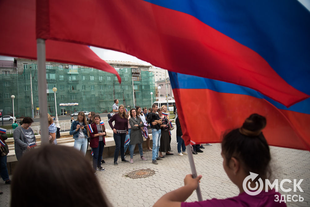 В Омске отметили День Государственного флага Российской Федерации. Фото: Илья Петров