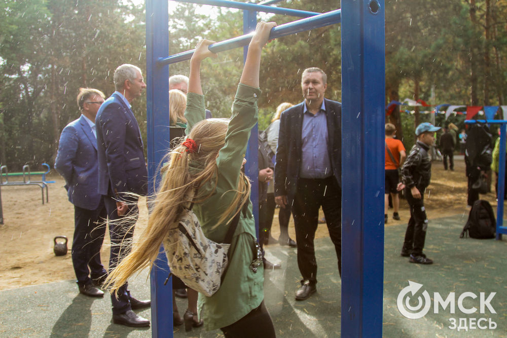 В пятницу, 30 августа, в городке Нефтяников торжественно открыли сквер Молодожёнов, где завершена первая очередь благоустройства. Подробности читайте здесь . Фото: Екатерина Харламова
