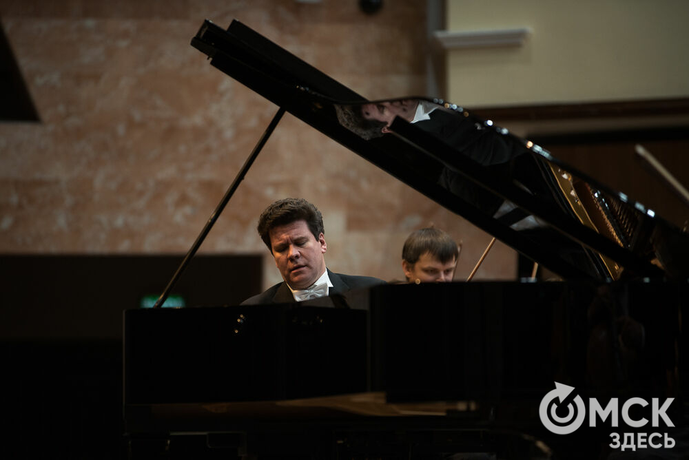Знаменитый пианист вместе с "Паганини трубы" Сергеем Накаряковым выступил на последнем концерте зимнего музыкального фестиваля. Фото: Илья Петров