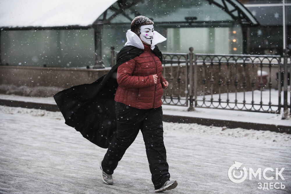 Представители 18 государств и 26 российских регионов вышли на трассу самого холодного забега в мире. Фото: Илья Петров