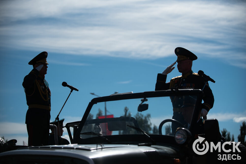 Сегодня, 24 июня, в Омске прошёл торжественный военный парад, приуроченный к 75-летию Великой Победы. Фото: Илья Петров
