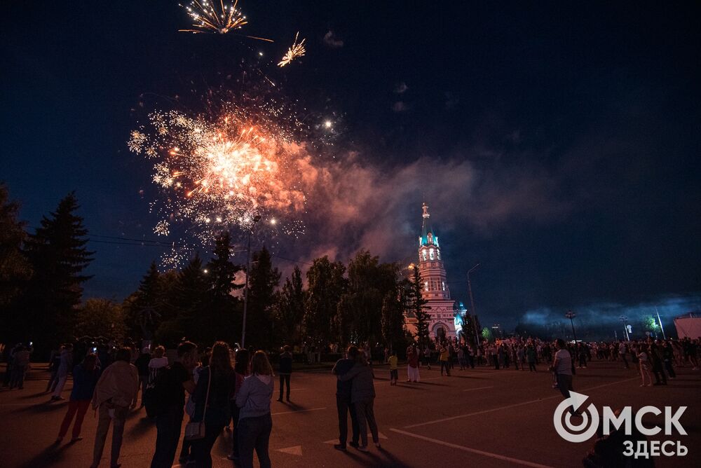 4 июля на Соборной площади прошло праздничное мероприятие, посвящённое присвоению Омску почётного звания "Город трудовой доблести". Фото: Илья Петров