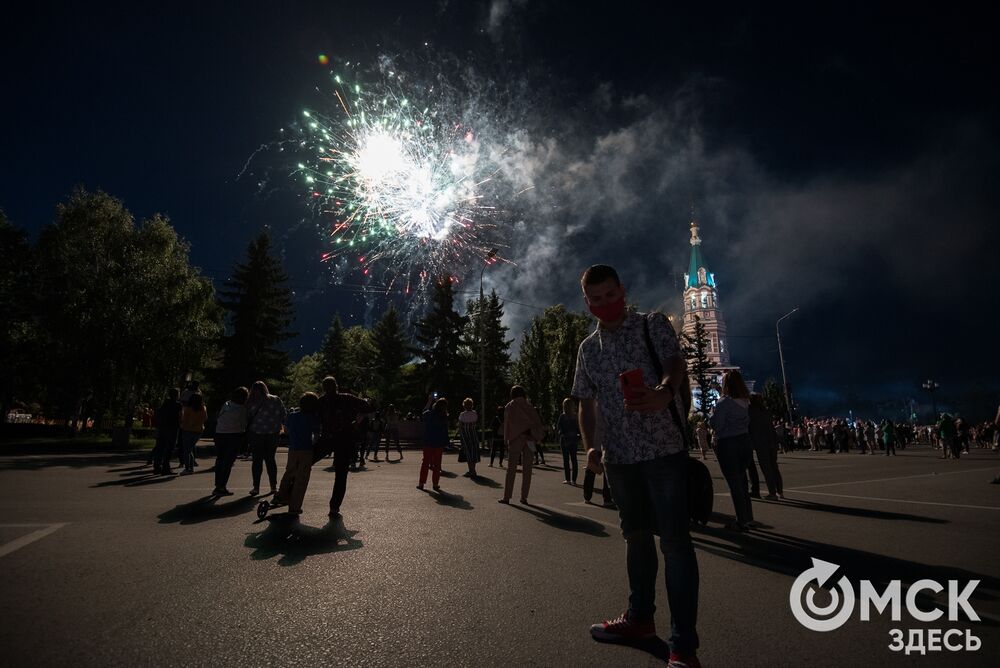 4 июля на Соборной площади прошло праздничное мероприятие, посвящённое присвоению Омску почётного звания "Город трудовой доблести". Фото: Илья Петров