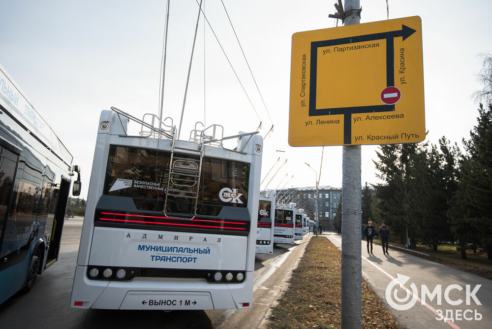 В Омске запущен первый магистральный маршрут с новыми троллейбусами "Адмирал". Подробнее читайте здесь . Фото: Илья Петров