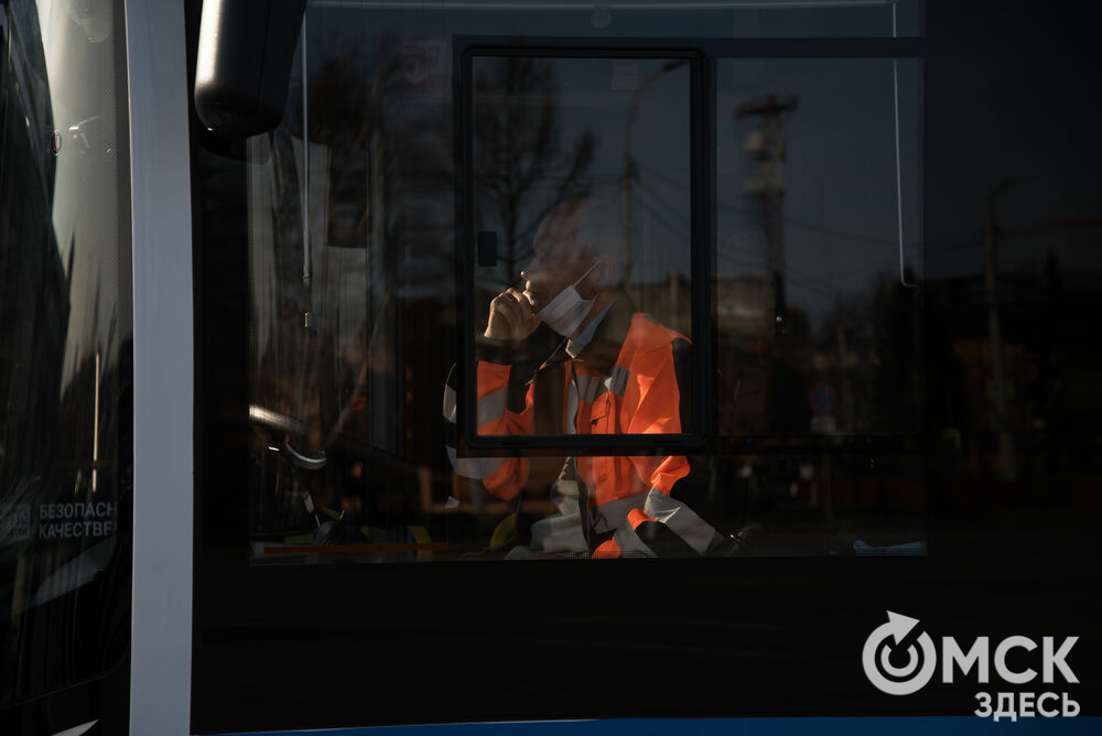 В Омске запущен первый магистральный маршрут с новыми троллейбусами "Адмирал". Подробнее читайте здесь . Фото: Илья Петров