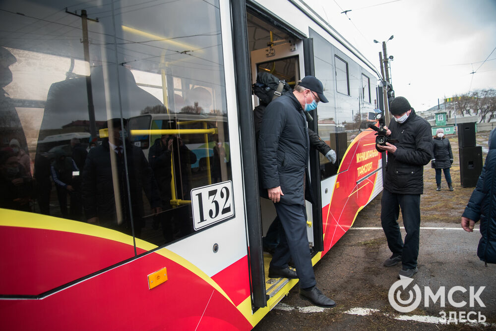 В Омске прошла презентация новых трамваев. Первые комфортабельные вагоны запустили по маршруту № 2 . Фото: Илья Петров