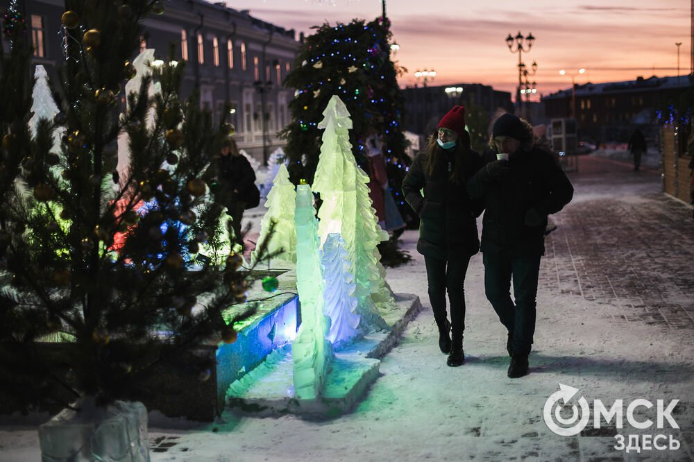 На "Зимнем Любинском" приготовили сказку - омичей призывают мечтать и верить в чудеса. Фото: Илья Петров
