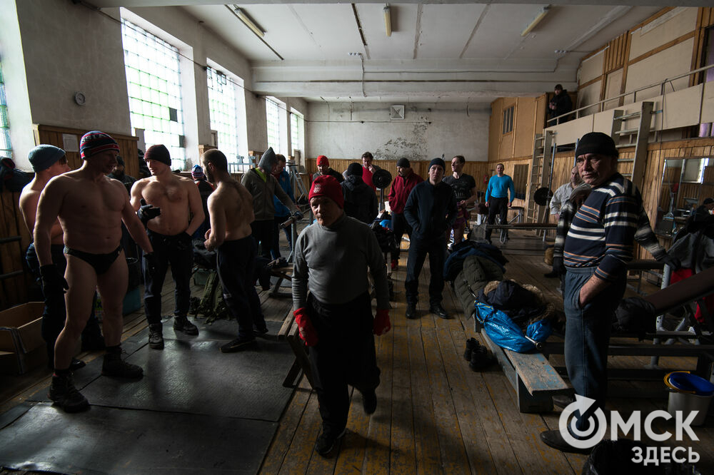 Члены клуба закаливания и зимнего плавания "Моржи" встретили весну своей традиционной акцией. Подробности читайте здесь . Фото: Илья Петров