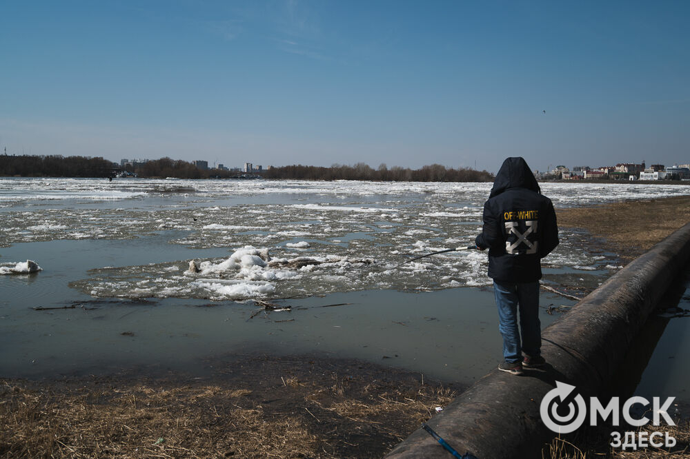 На реках Омской области начался ледоход - освобождаться ото льда водоёмы начали не на юге, а на севере региона. Фото: Илья Петров
