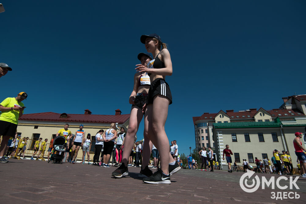 30 мая в исторической части города прошёл Весенний полумарафон. Он стал первым крупным забегом за более чем годовой перерыв. Фото: Илья Петров