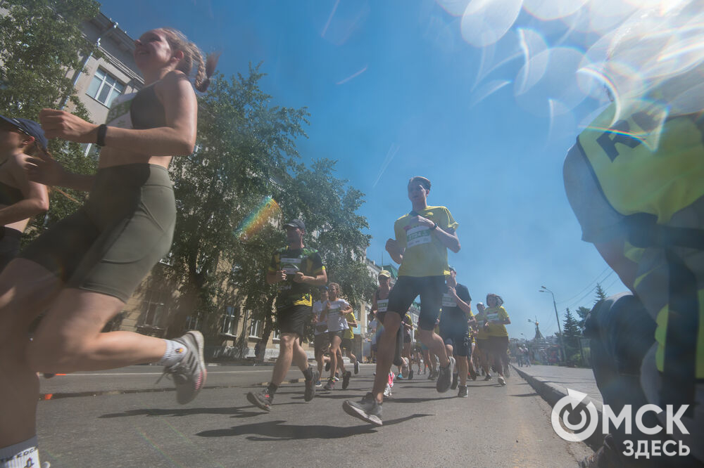 30 мая в исторической части города прошёл Весенний полумарафон. Он стал первым крупным забегом за более чем годовой перерыв. Фото: Илья Петров