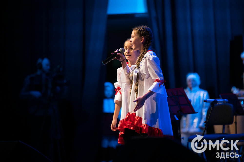 В Омской филармонии состоялся праздничный концерт, посвящённый 60-летию ДШИ № 6. Фото: Илья Петров