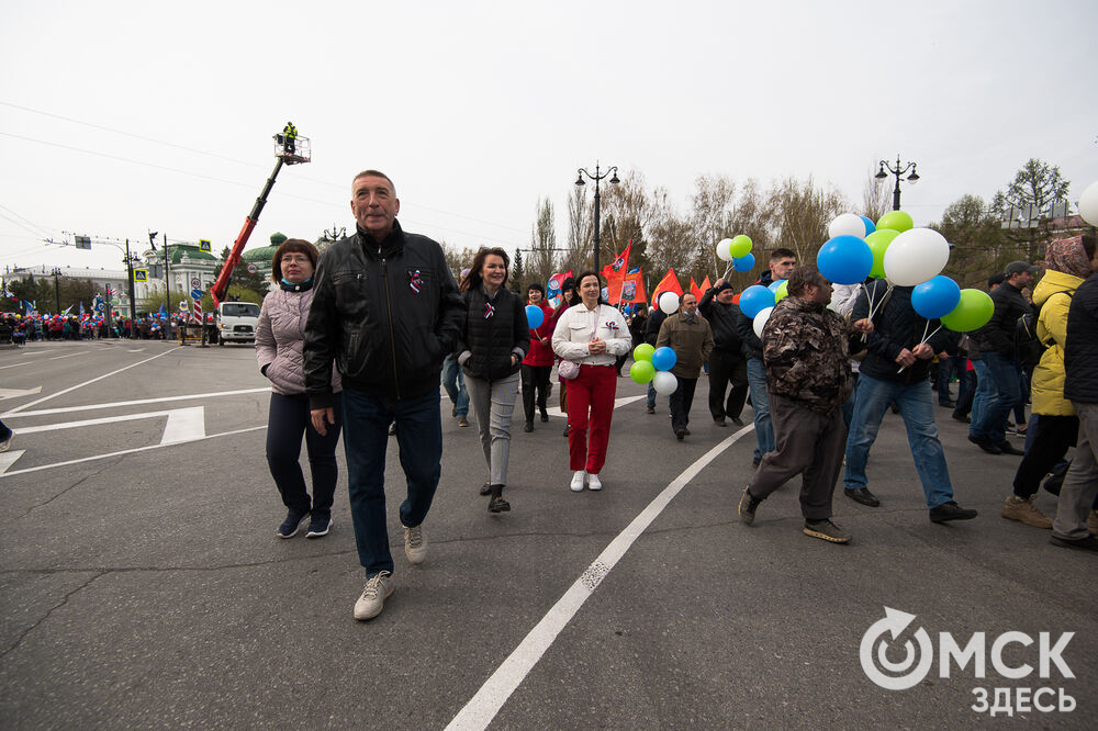 После двух лет пандемии в Омске организовали демонстрацию к Празднику весны и труда. Фото: Илья Петров