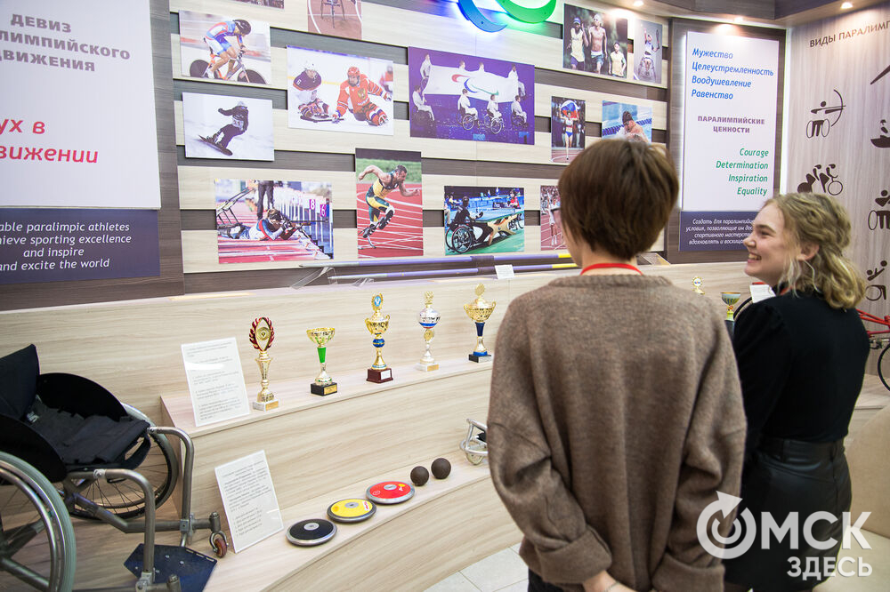В Омском колледже профессиональных технологий открылся Музей паралимпийской славы. Фото: Илья Петров
