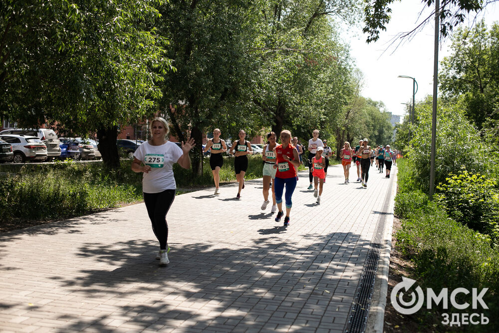 Почти 600 участниц вышли на трассу "Цветочного забега". Фото: Елизавета Медведева