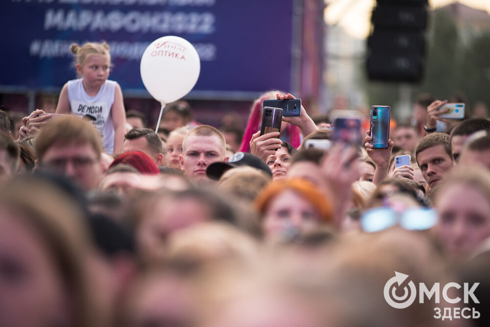 26 июня в Омске на Соборной площади прошёл четырёхчасовой музыкальный марафон, посвящённый Дню молодёжи. Фото: Илья Петров