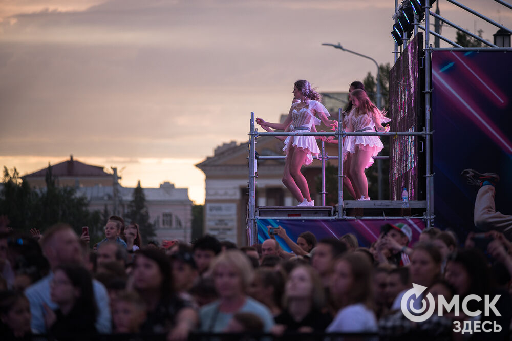 26 июня в Омске на Соборной площади прошёл четырёхчасовой музыкальный марафон, посвящённый Дню молодёжи. Фото: Илья Петров