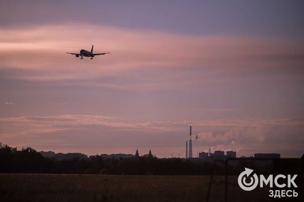 В Омском аэропорту состоялся летний споттинг. Наш фотограф Илья Петров также стал участником этого события и сделал красивые кадры.