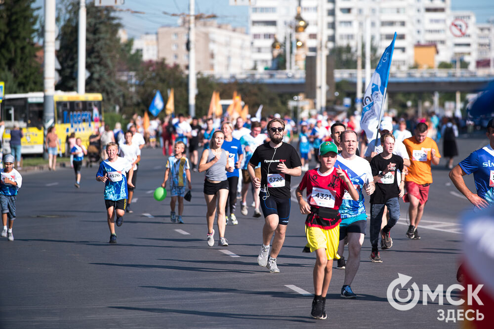6 августа на Соборной площади стартовал Сибирский международный марафон-2022. Подробнее здесь . Фото: Илья Петров