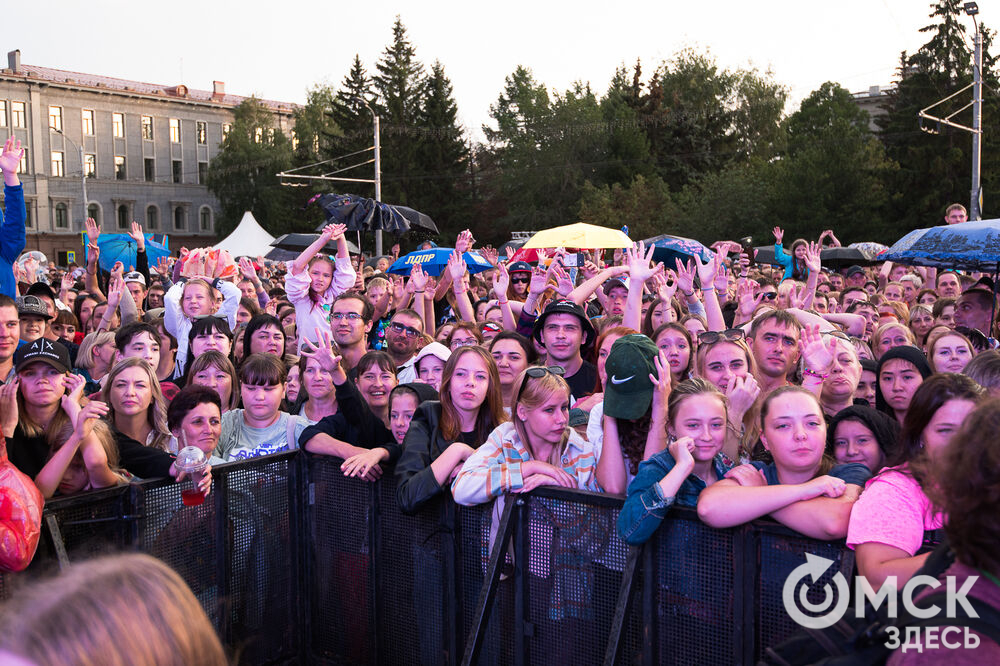 13 августа в Омске прошёл третий фестиваль здорового образа жизни "Штормfest", который посетили около 35 тысяч человек. Организаторы подготовили для омичей подарок - концерт известного певца Niletto. Фото: Илья Петров