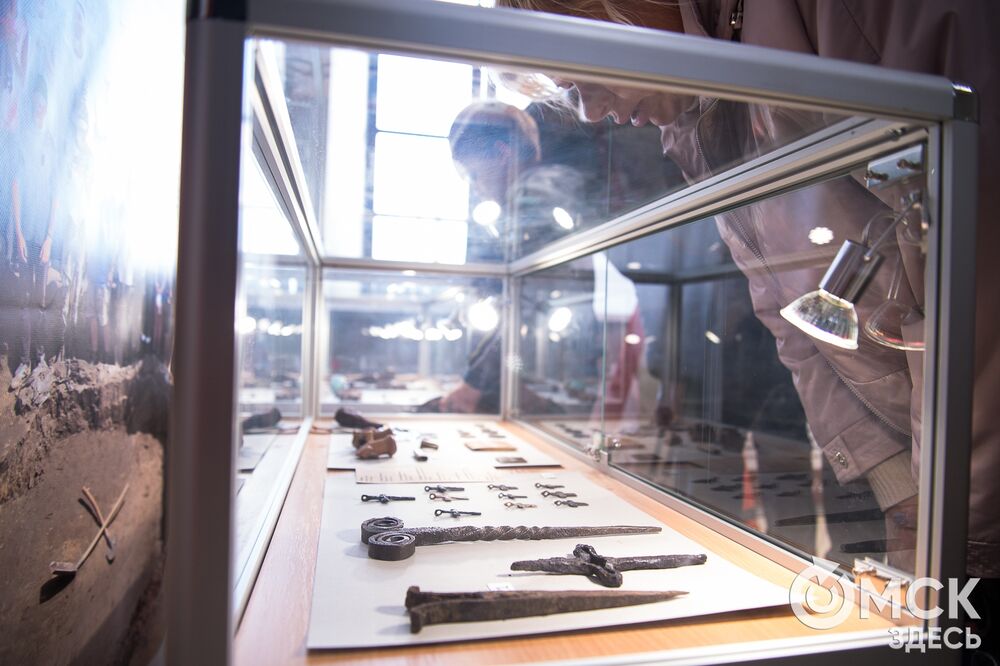 14 октября в Цейхгаузе Омской крепости открылась археологическая выставка. Фото: Илья Петров