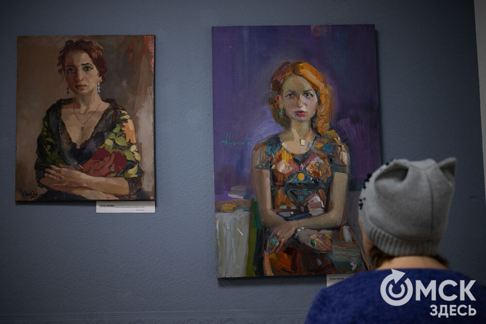 В Омске состоялось открытие выставки портретов Полины Зарембы. Фото: Елизавета Медведева
