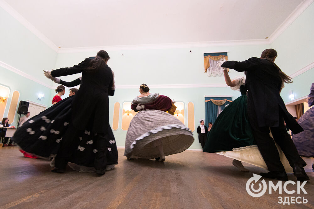 Рождественский бал-маскарад студии танца "Галианта" в Областном доме ветеранов