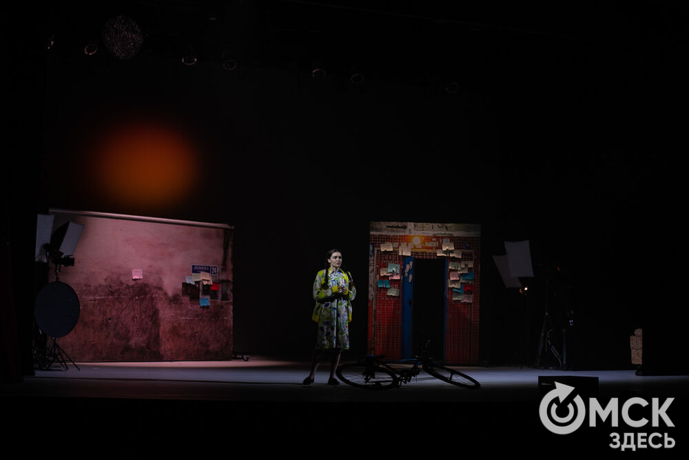 Премьера спектакля "ОМСК.Люди" в омском драматическом "Пятом театре"