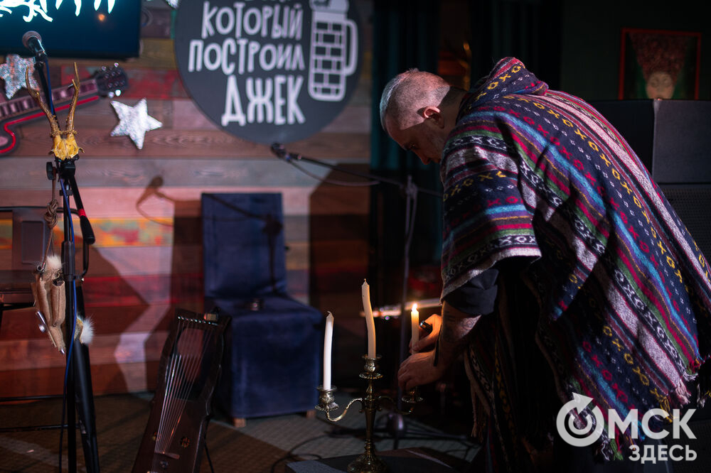 Группа Nytt Land отправляется в новый тур по России, и Омск - стал первой остановкой. Музыканты отыграли концерт в одном из омских баров. Фото: Илья Петров