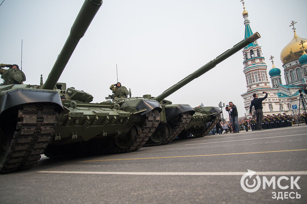 Около 10 тысяч зрителей собрались 9 мая посмотреть Парад Победы. Фото: Илья Петров