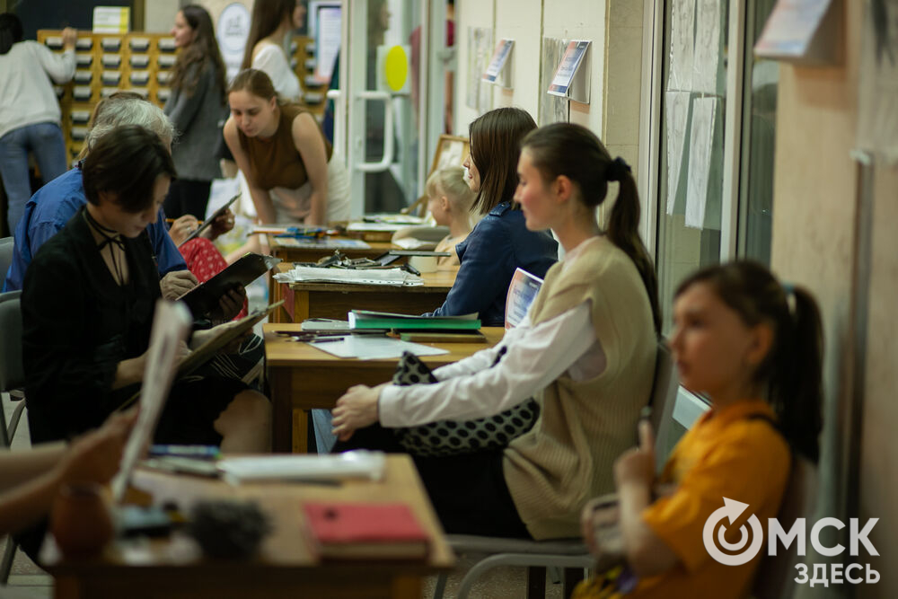 Раз в году тишина омских библиотек нарушается шумом и смехом, музыкой и танцами, а двери книгохранилища не закрываются до полуночи. Так проходит "Библионочь". Подробнее здесь . Фото: Елизавета Медведева.