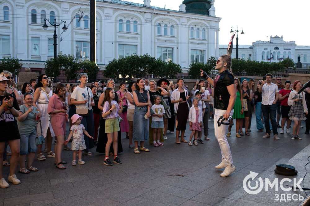 Музыкальный перформанс в центре Омска