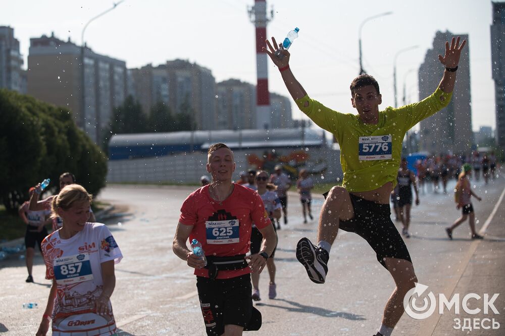 5 августа Омск отметил свой 307-й день рождения. Он начался с Сибирского международного марафона и закончился фейерверком. Фото: Илья Петров, Елизавета Медведева