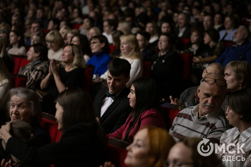 "Диалог поколений" с Денисом Мацуевым традиционно прошёл на сцене Омской филармонии. Фото: Елизавета Медведева