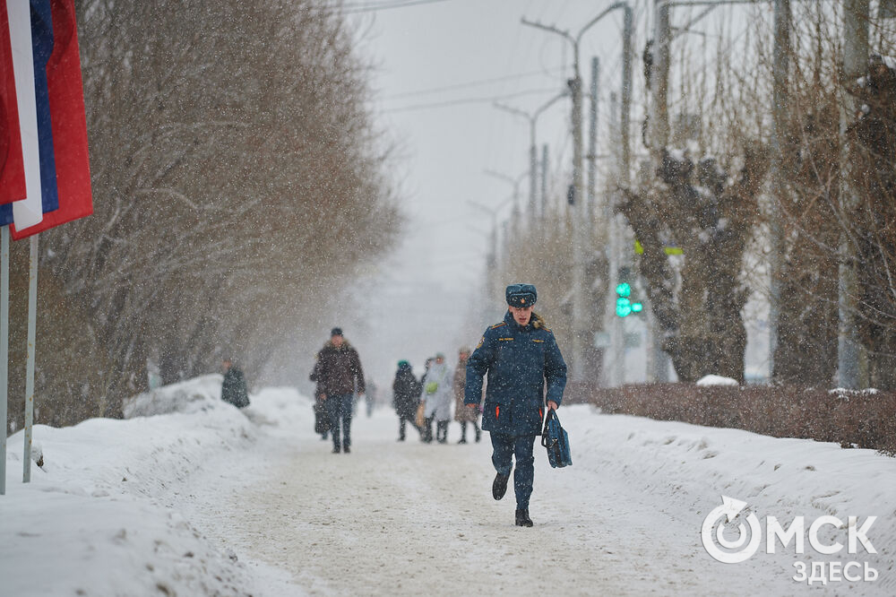 Смена сезона в Омске выдалась хмурой, но почувствовать дыхание приближающейся весны уже можно. Фото: Илья Петров