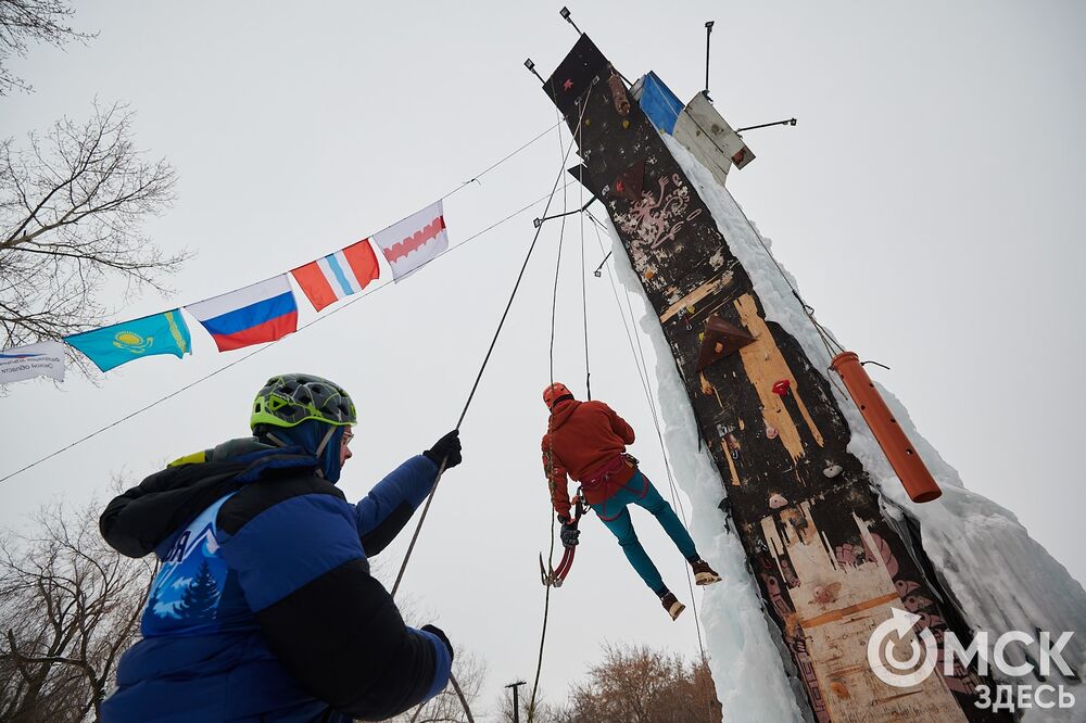 Смотрите , как в Омске прошли соревнования ледолазов. Фото: Илья Петров
