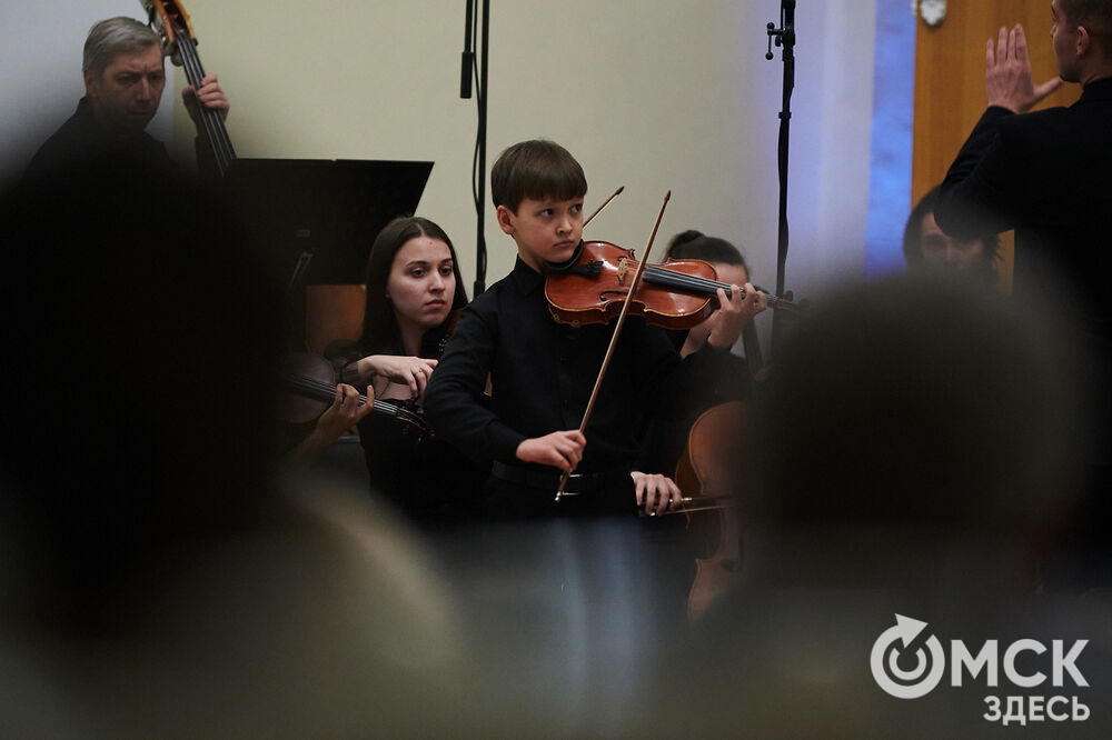 Ученики Центральной Музыкальной Школы выступили на сцене Органного зала Омской филармонии. Фото: Илья Петров