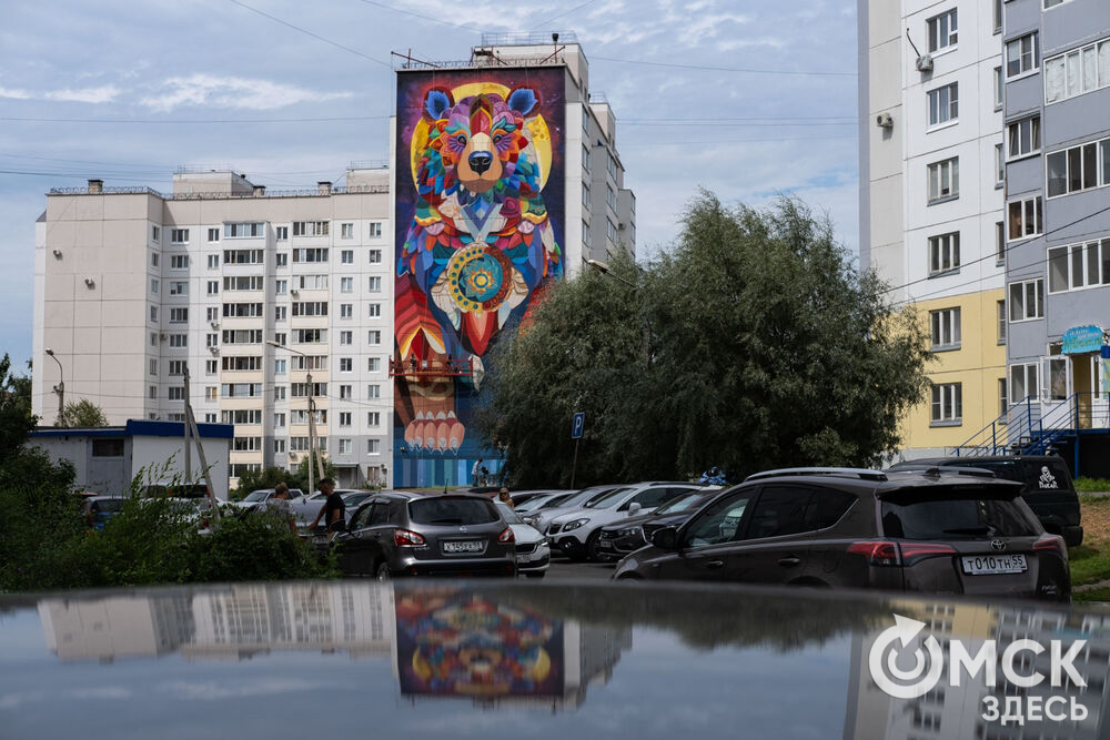 Граффити в микрорайоне Модерн в рамках международного арт-фестиваля "Омск, ты просто космос!"