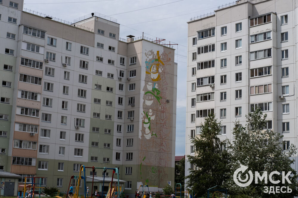 Граффити в микрорайоне Модерн в рамках международного арт-фестиваля "Омск, ты просто космос!"