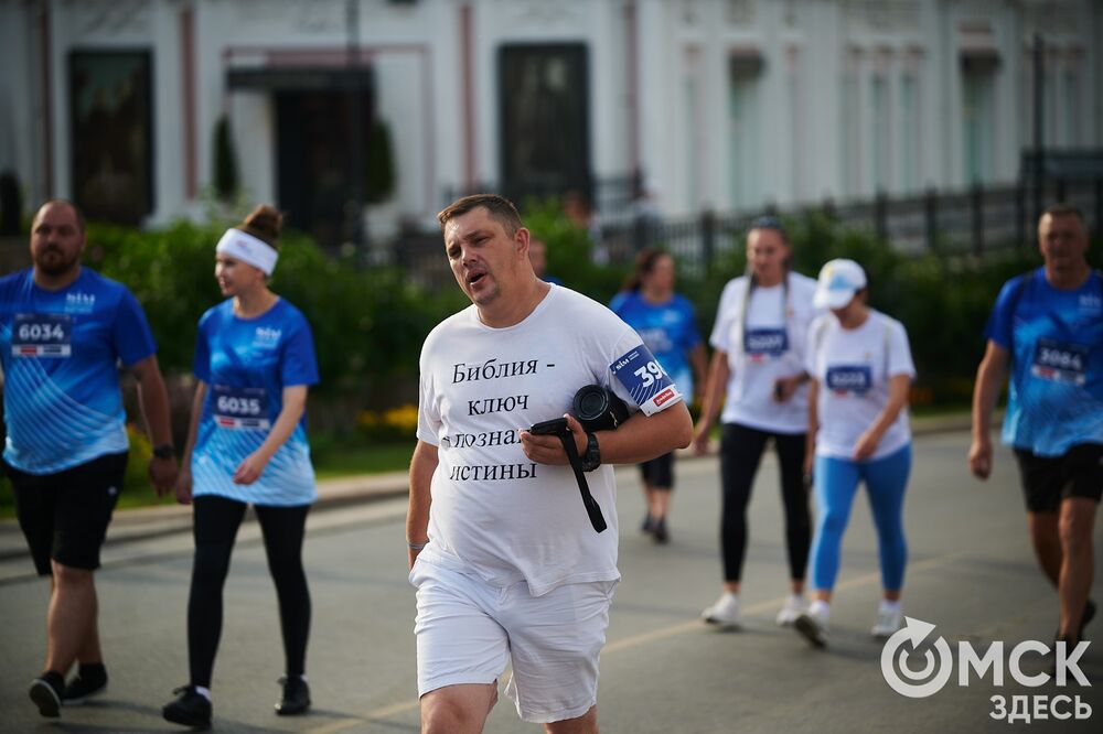 Кениец Джон Ротич и екатеринбурженка Александра Морозова выиграли 35-й забег SIM. Фото: Илья Петров