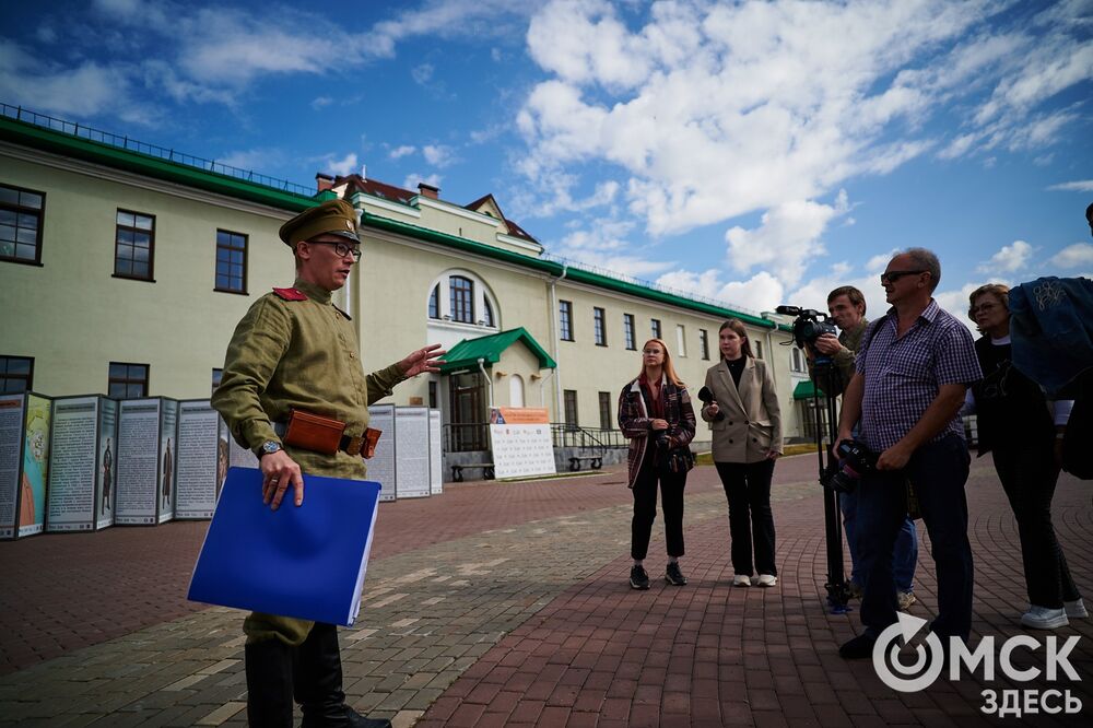 На территории Омской крепости прошла презентация первой постоянной костюмированной экскурсии. Фото: Илья Петров